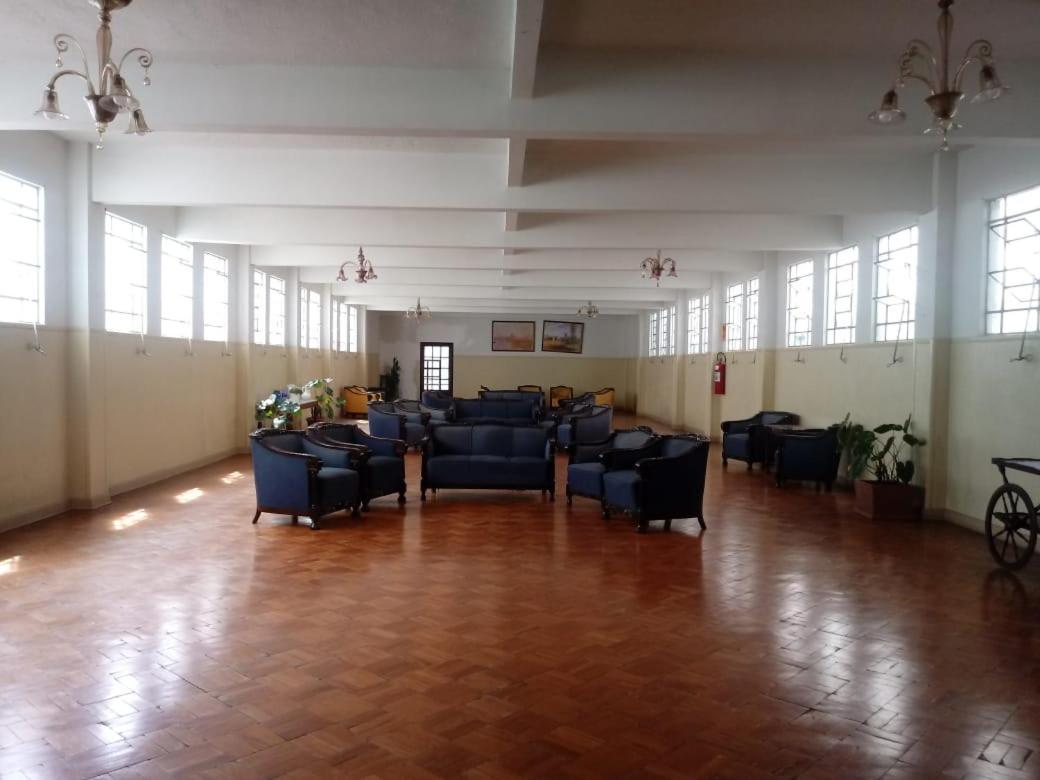 Apartamento No Condominio Imperial Ламбари Екстериор снимка